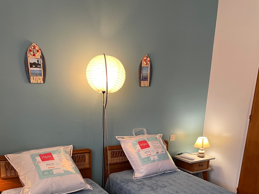 Chambre 2 lits avec placard et penderie