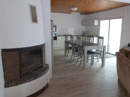 Espace salle à manger avec cuisine ouverte