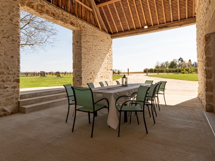 Terrasse au gite entre terres et vignes à Châtillon sur Morin
