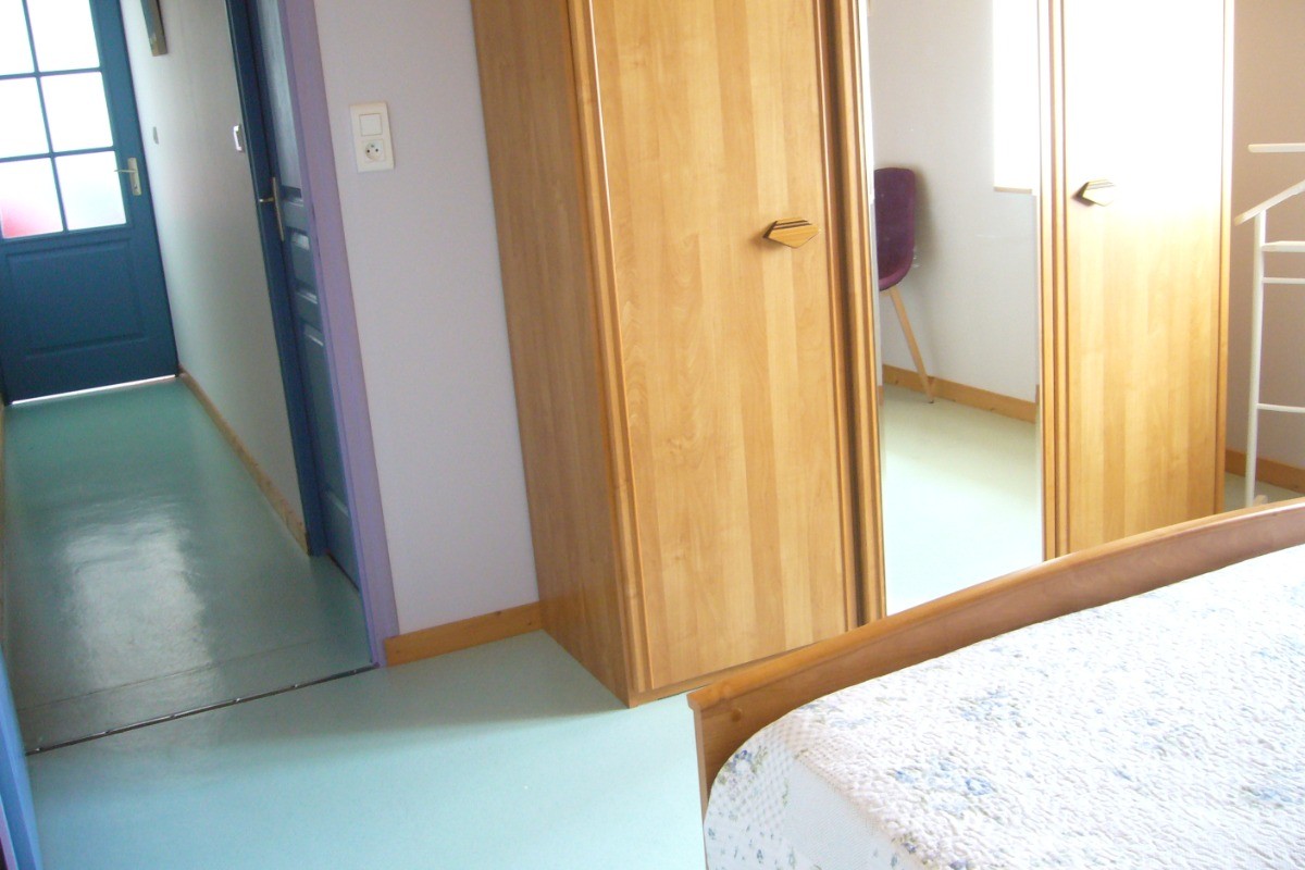 chambre et couloir
