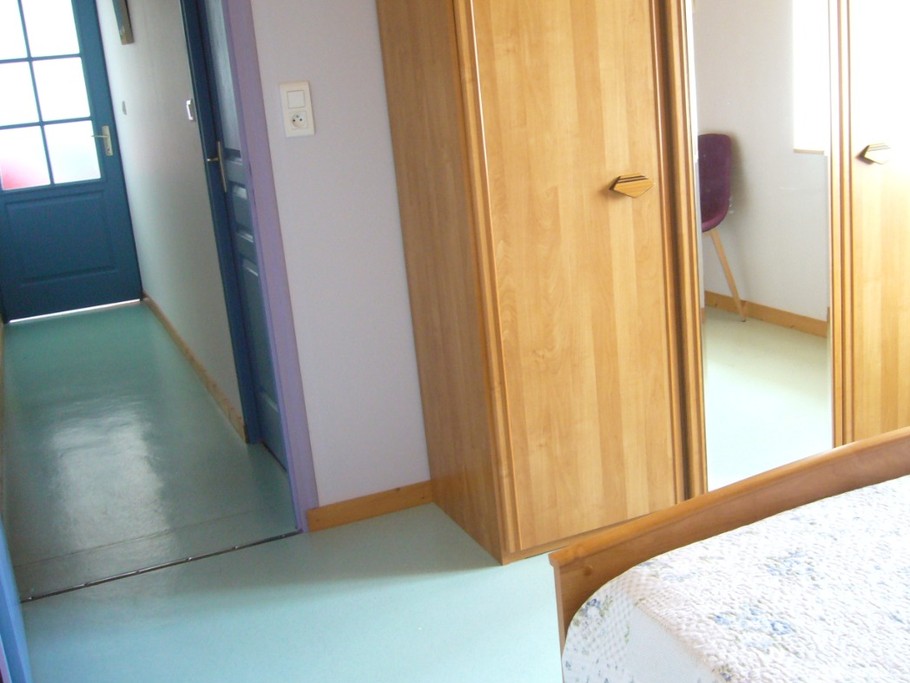 chambre et couloir
