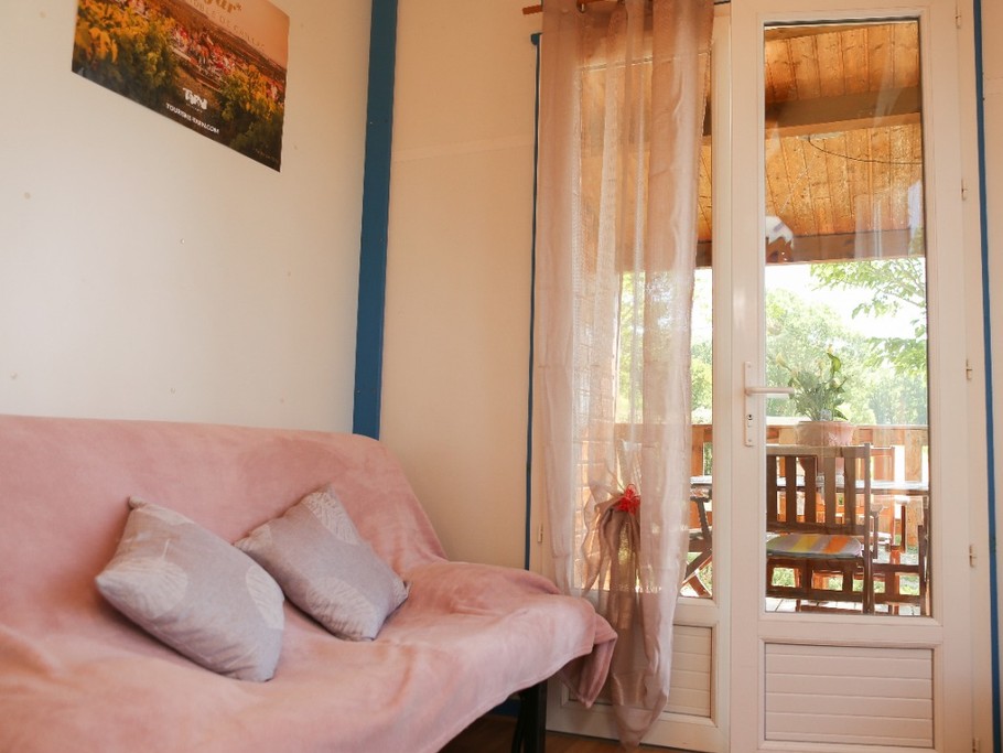 le salon et terrasse castelnau de montmiral tarn toscane-occitane pyrennees mediterannee