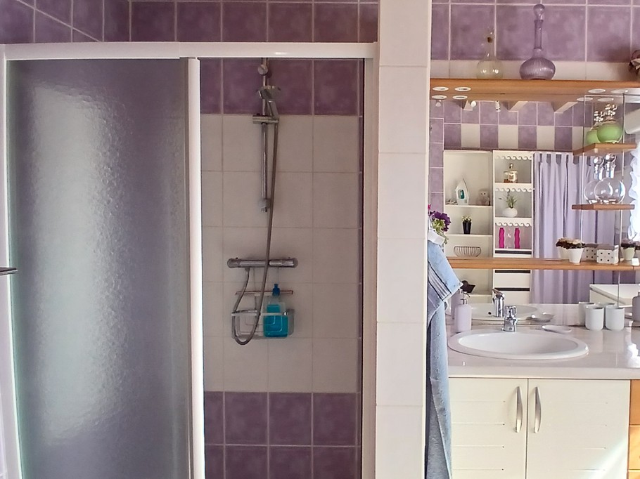 Gîte "Aupredubois", Saint Ours les Roches, Puy de Dôme, Salle d'eau