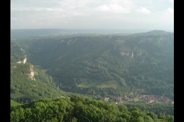 Mouthier vu depuis Hautepierre (une belle balade au départ du village)