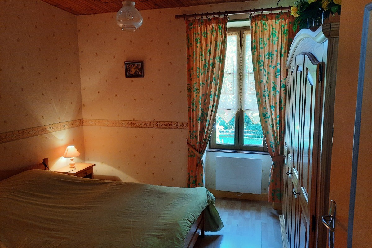 Gîte Clévacances, Chéniers, Creuse - Chambre (côté sud)