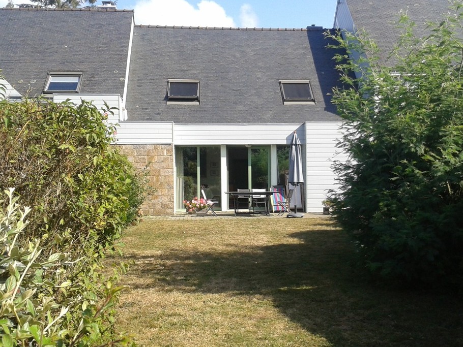 Maison coté jardin. Cette partie est privée et fermée.