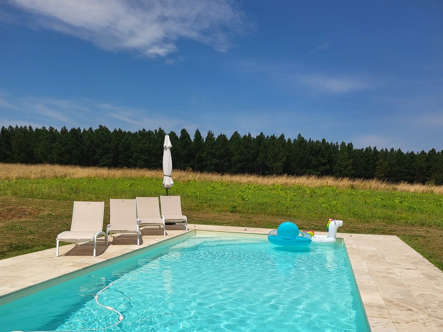 Swimming pool - gîte de Peyrucolle