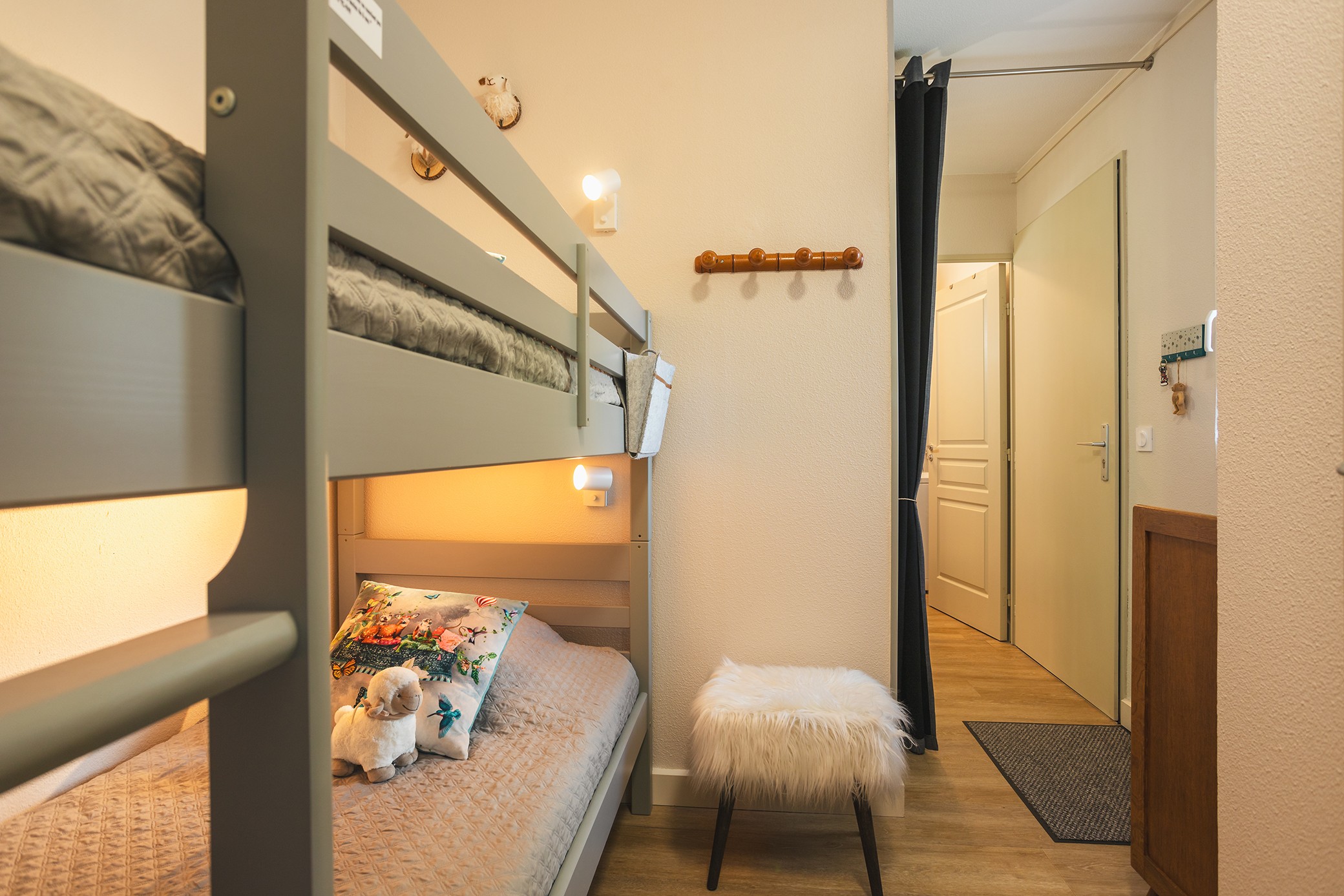 Chambre cabine enfant avec 2 lits superposés de 90 cm