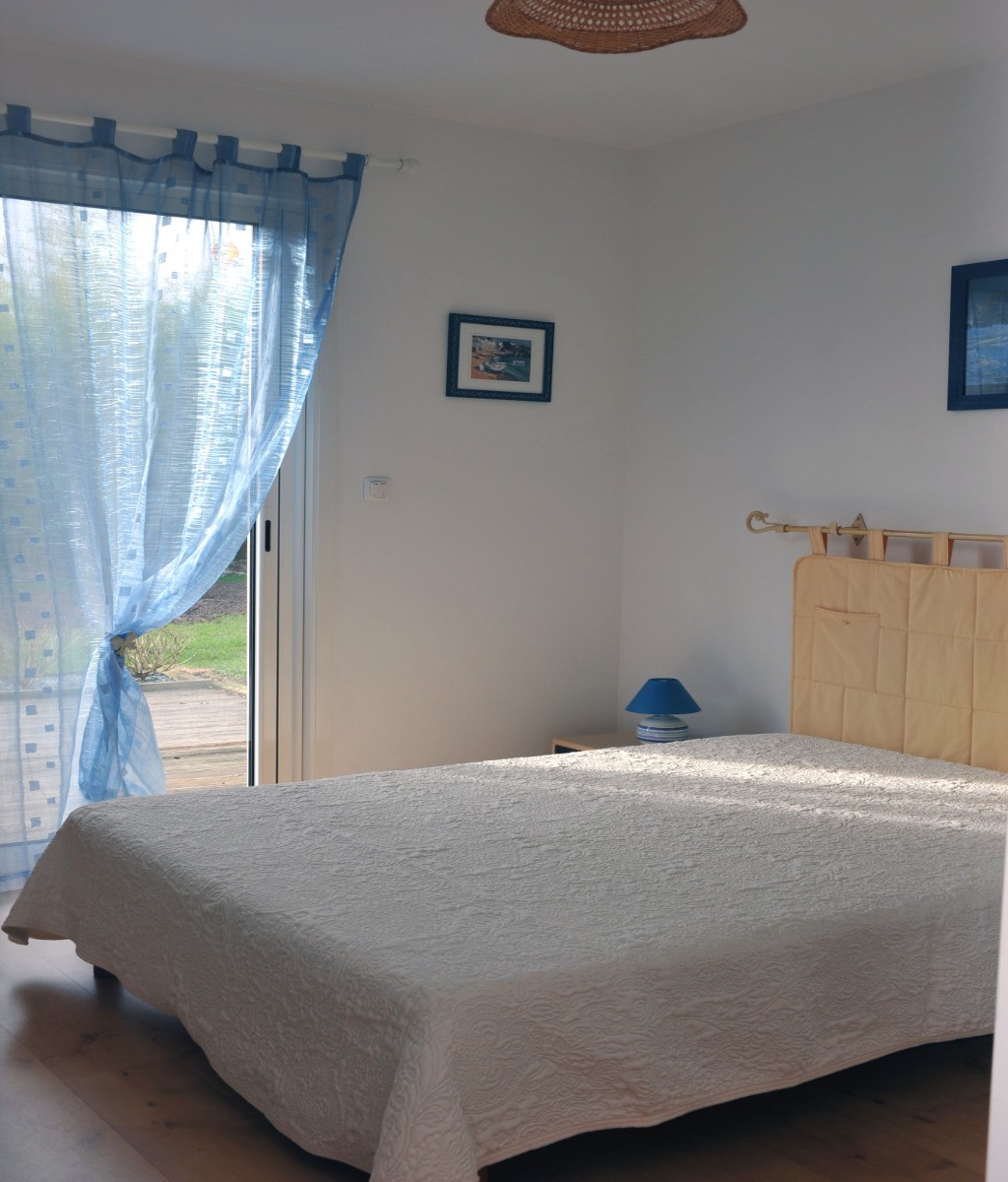 Chambre d'amis - accès direct terrasse et lit de 140