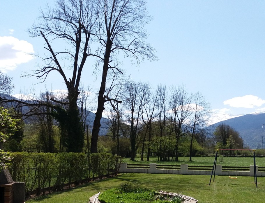 vue plein sud sur les montagnes