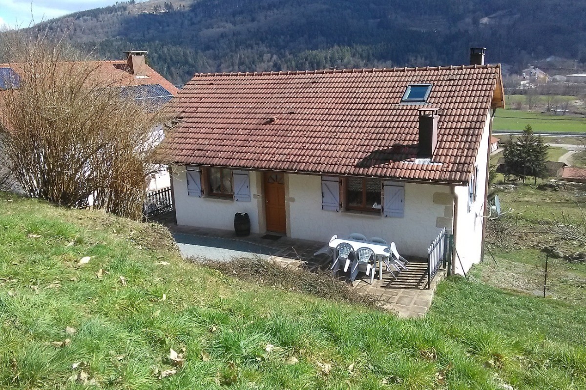 vue sur les montagnes vosgiennes - Gîte les Azalées entre Remiremont et le Ballon d'Alsace