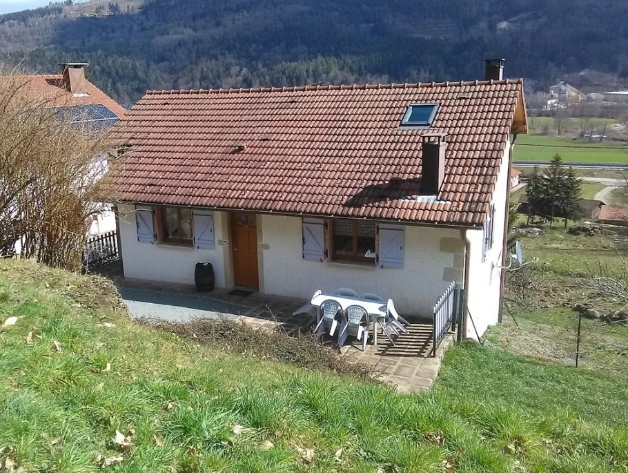vue sur les montagnes vosgiennes - Gîte les Azalées entre Remiremont et le Ballon d'Alsace