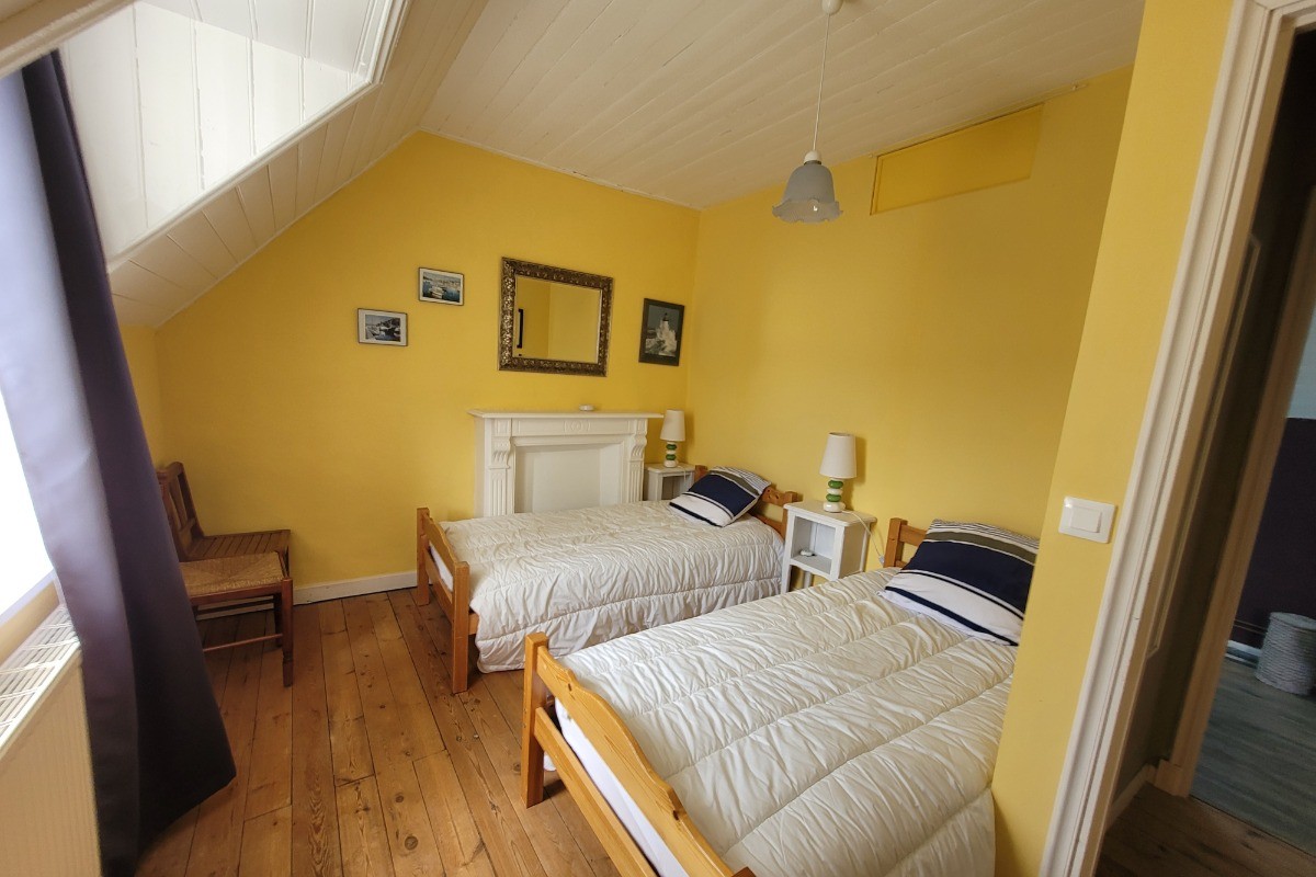 Location, 4/6 personnes à TREBEURDEN à 5 minutes PLAGE - 10 minutes PERROS-GUIREC - COTES D'ARMOR - BRETAGNE - chambre twin