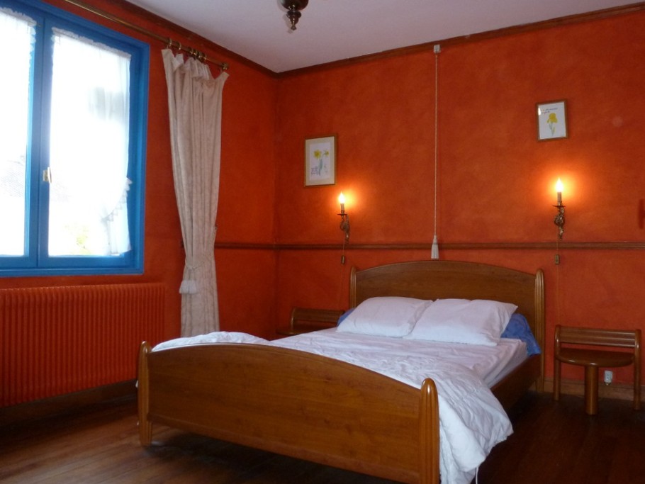 Première chambre au premier étage (lit 140)