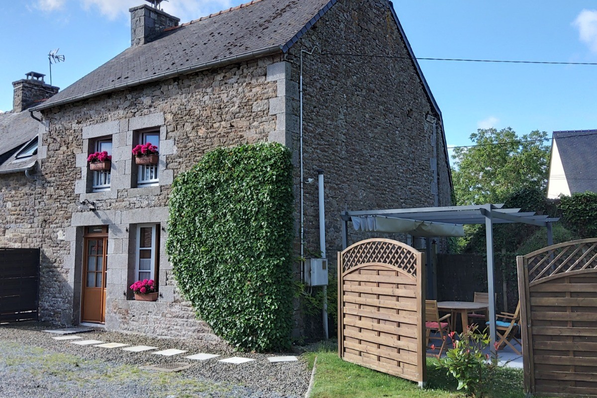 Extérieur gîte et votre terrasse!