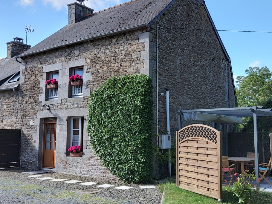 Extérieur gîte et votre terrasse!
