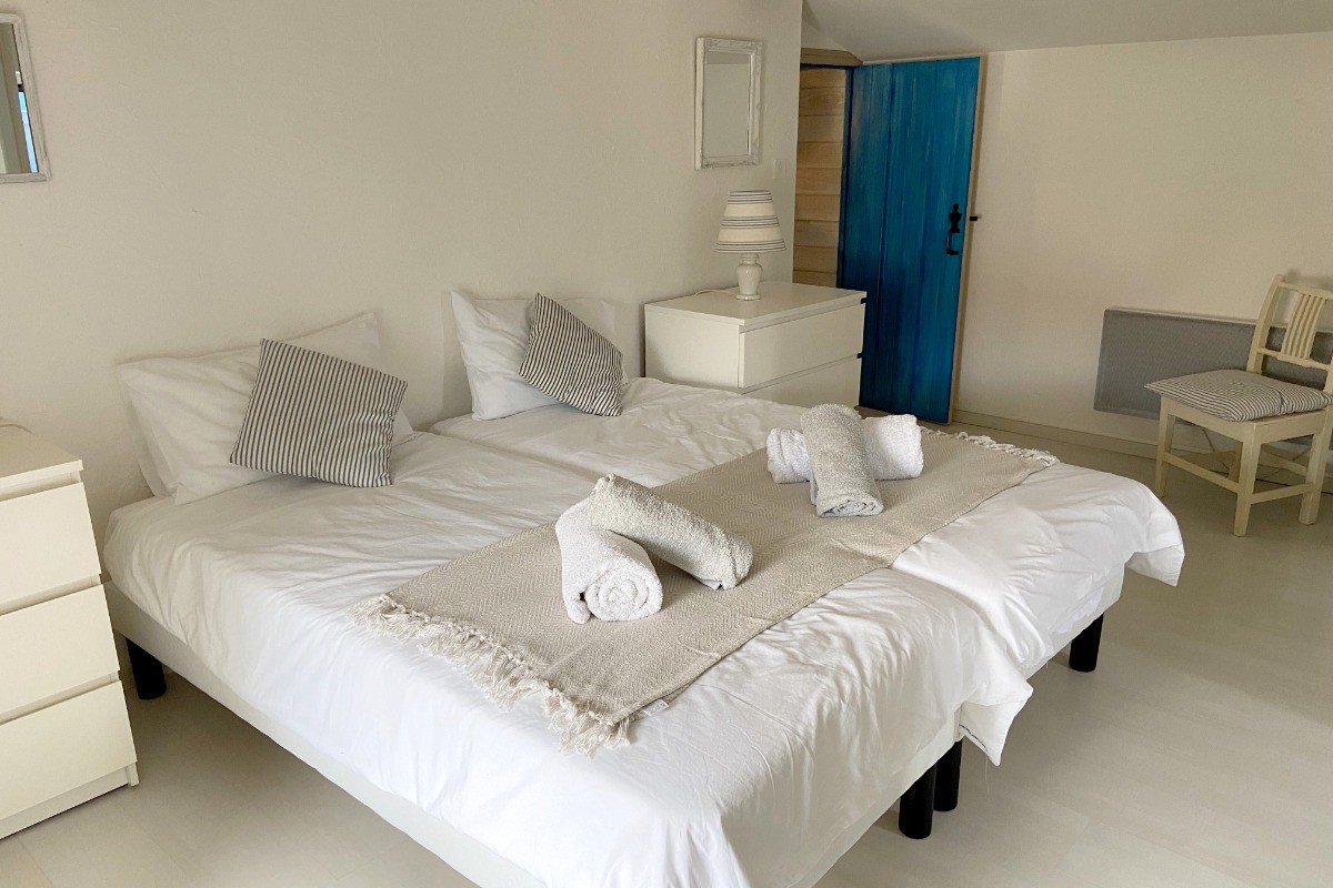 Chambre étage : 2 lits en 90