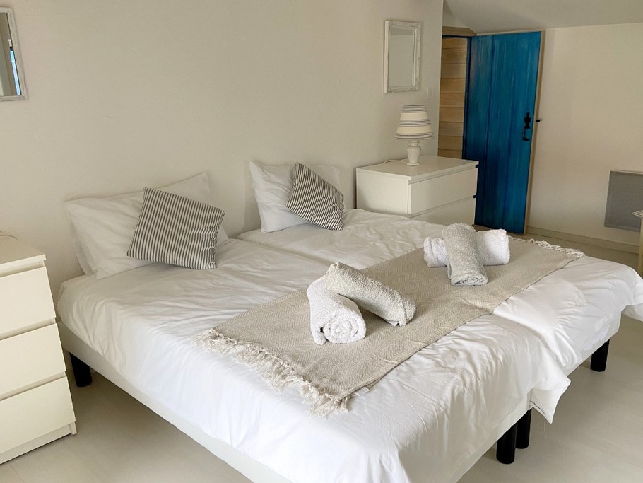 Chambre étage : 2 lits en 90