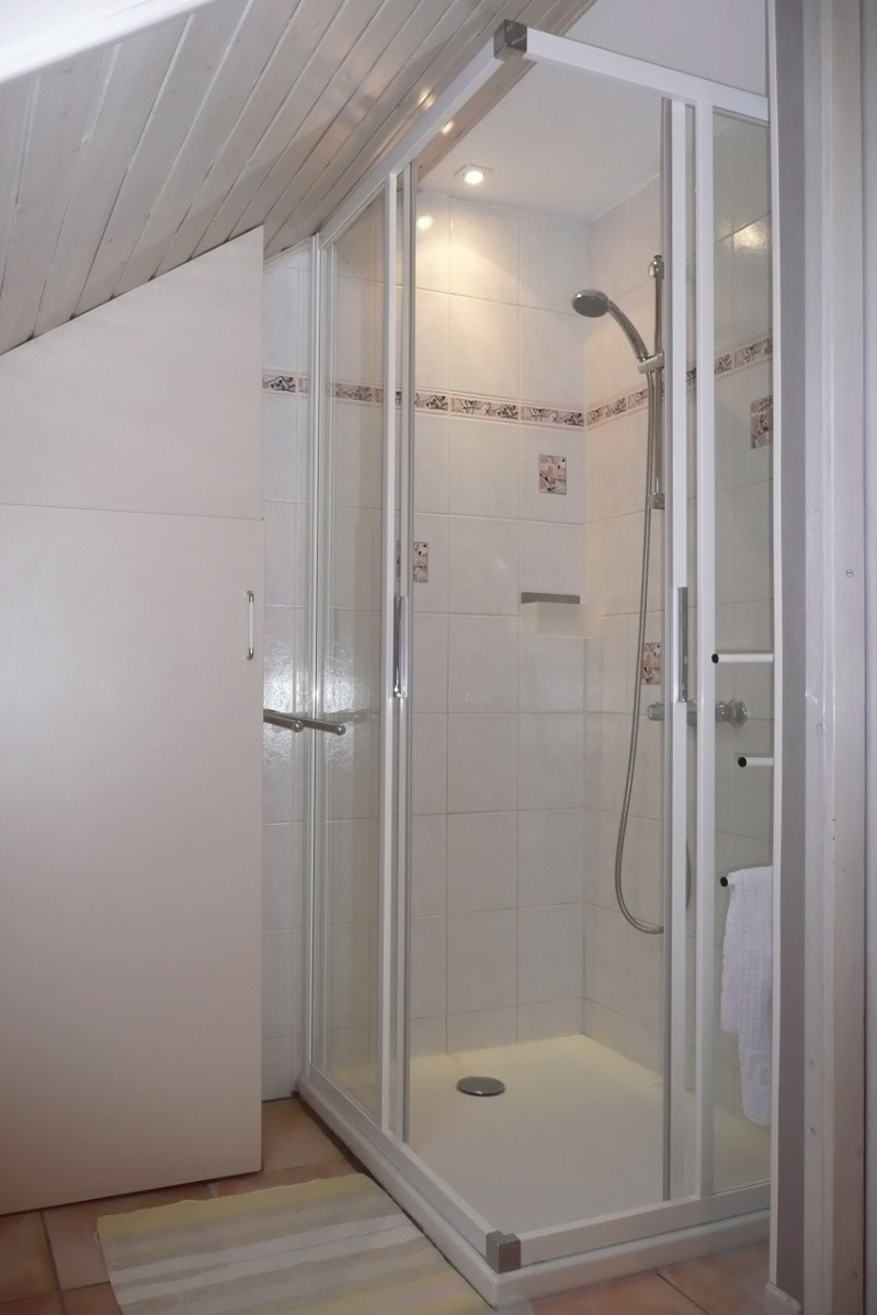 La douche spacieuse 100cm x 80cm