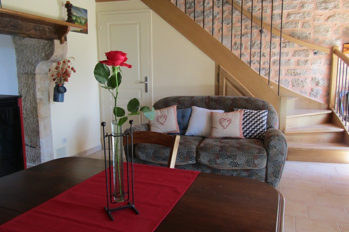 the living room of the gîte les volets bleus