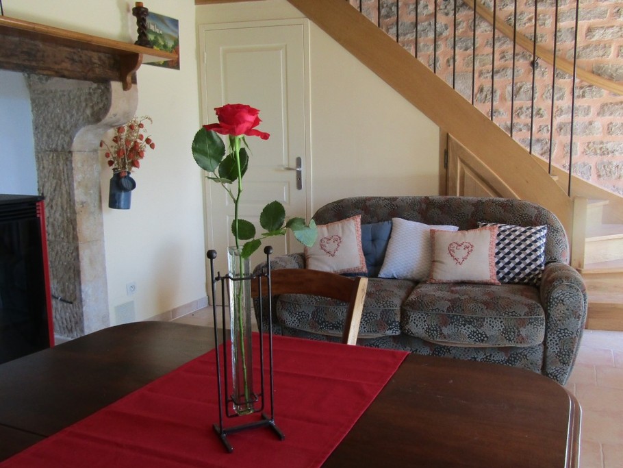 the living room of the gîte les volets bleus