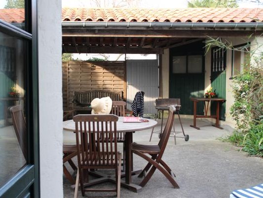 Une cour au Rdc, La Bernache pour 5 personnes, La Guillemette, Fouras, Charente maritime