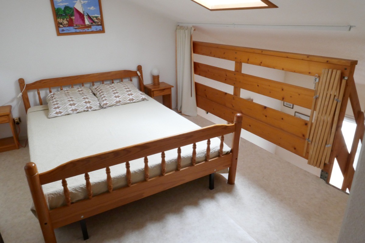 Mezzanine avec un lit en 140
