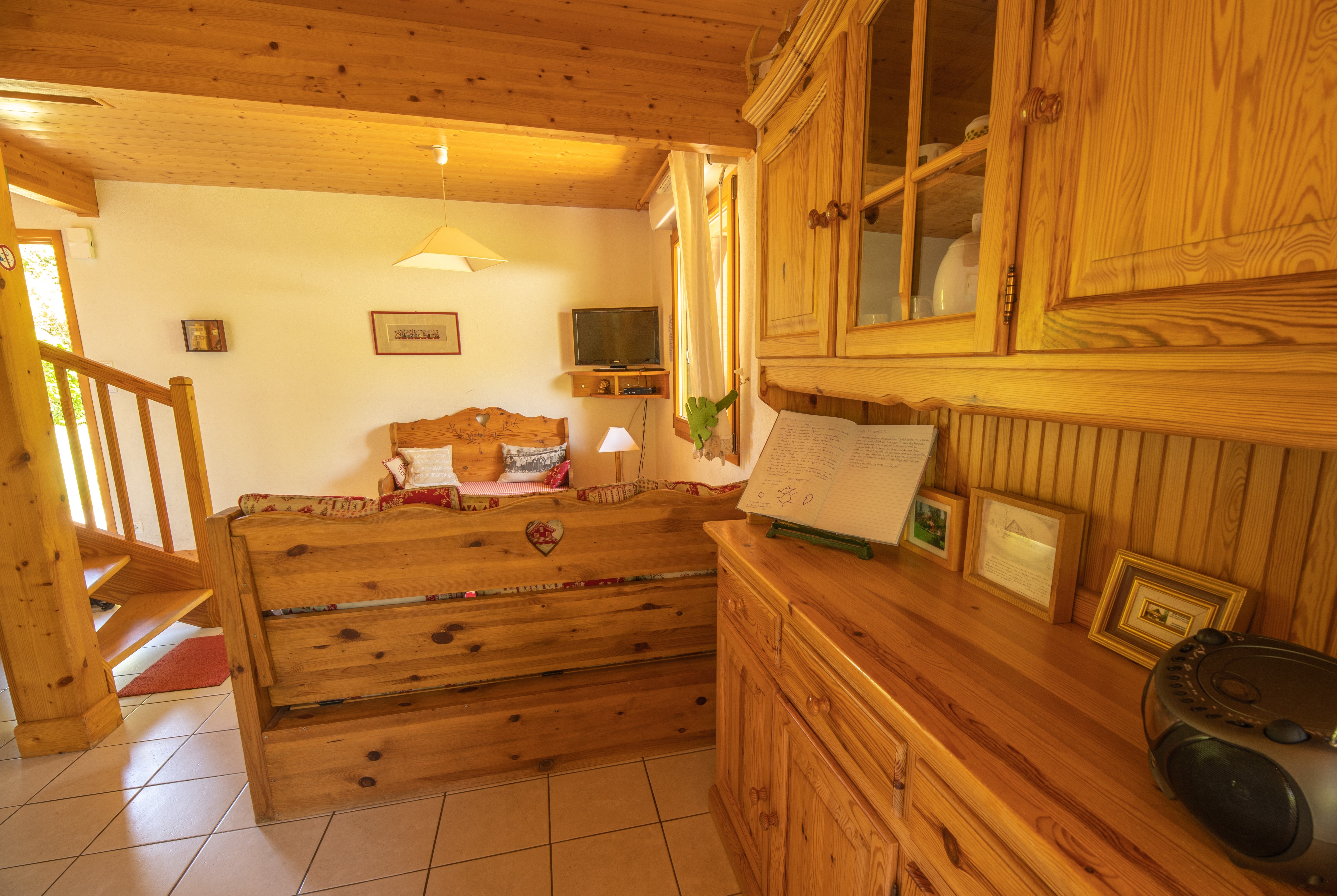 Le salon depuis espace repas