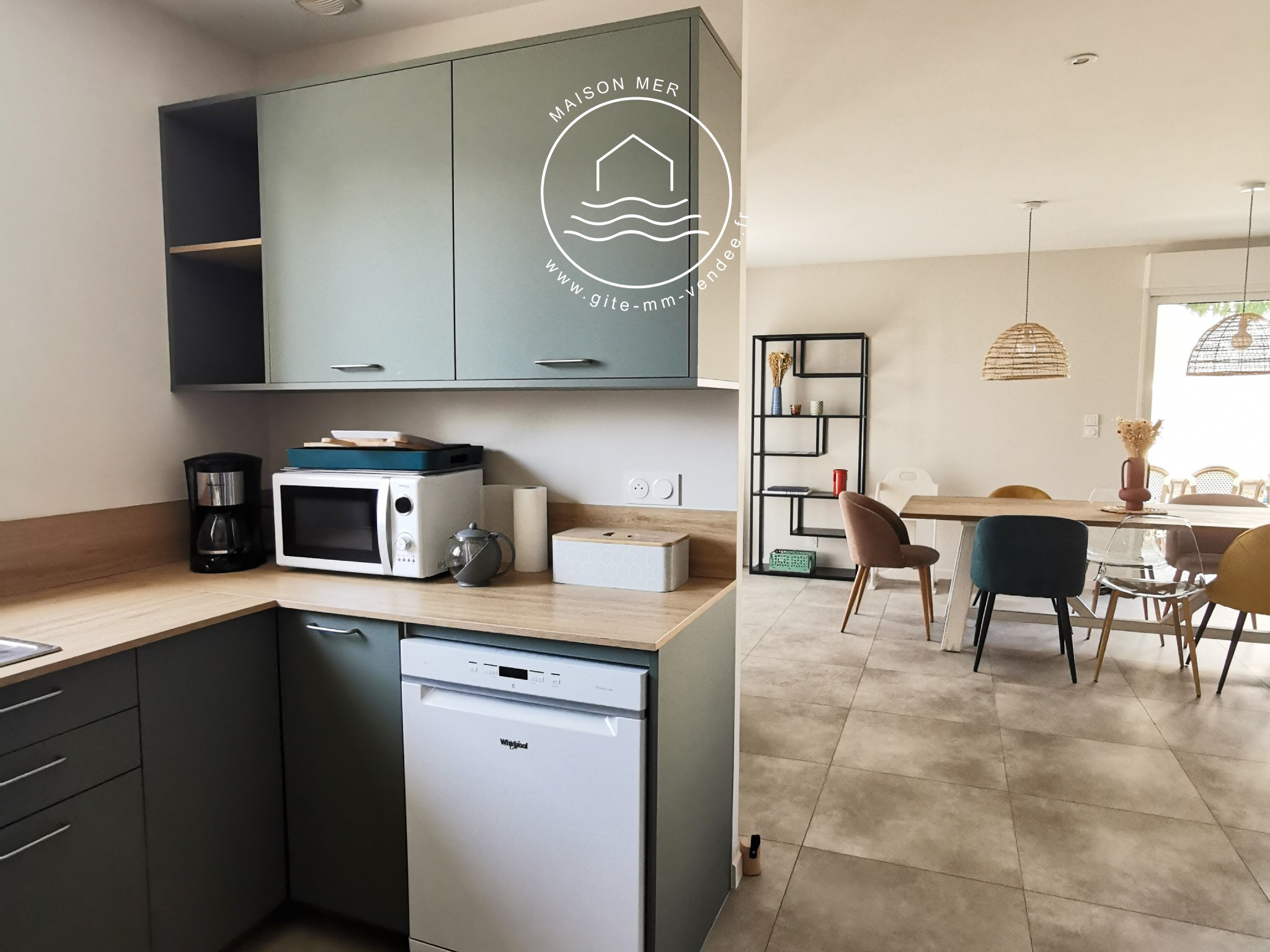 Cuisine ouverte sur la salle à manger