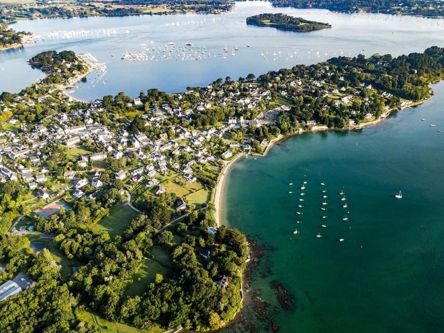 Vue aérienne du Trech et de la plage de Port Miquel