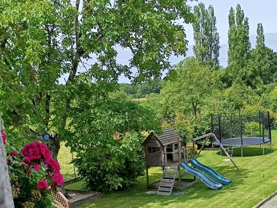 Extérieur : structure jeux/ trampoline