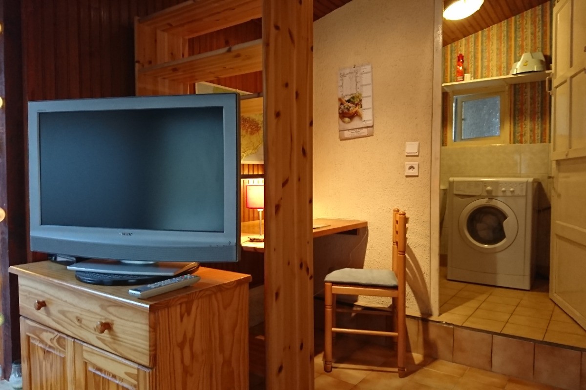 Coin bureau et Buanderie avec wc indépendant