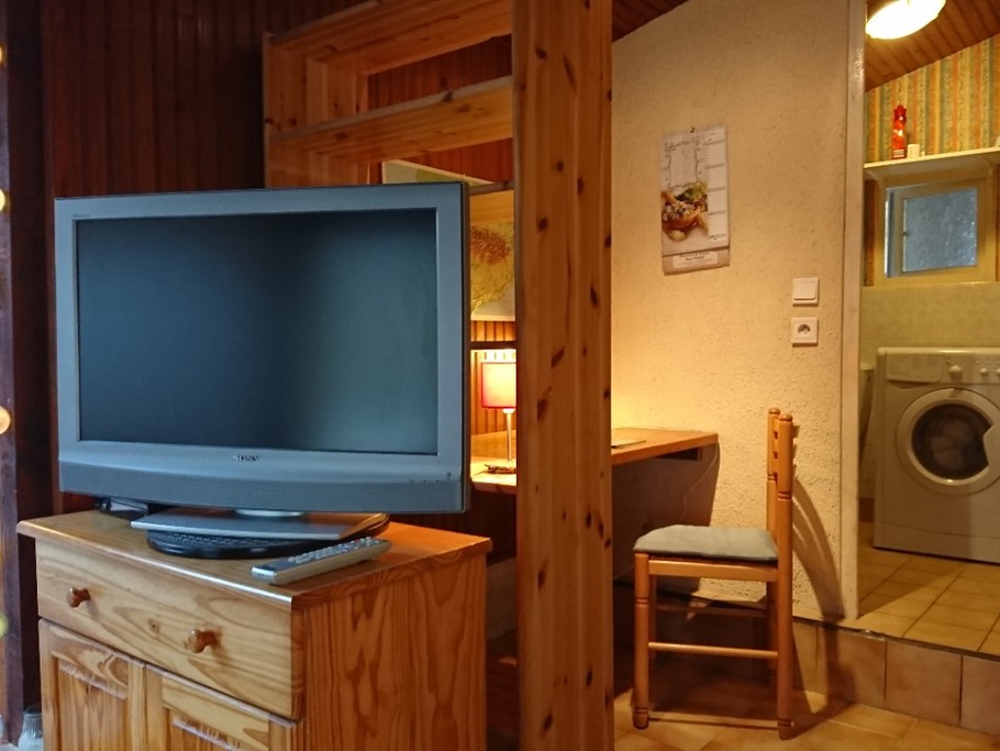 Coin bureau et Buanderie avec wc indépendant