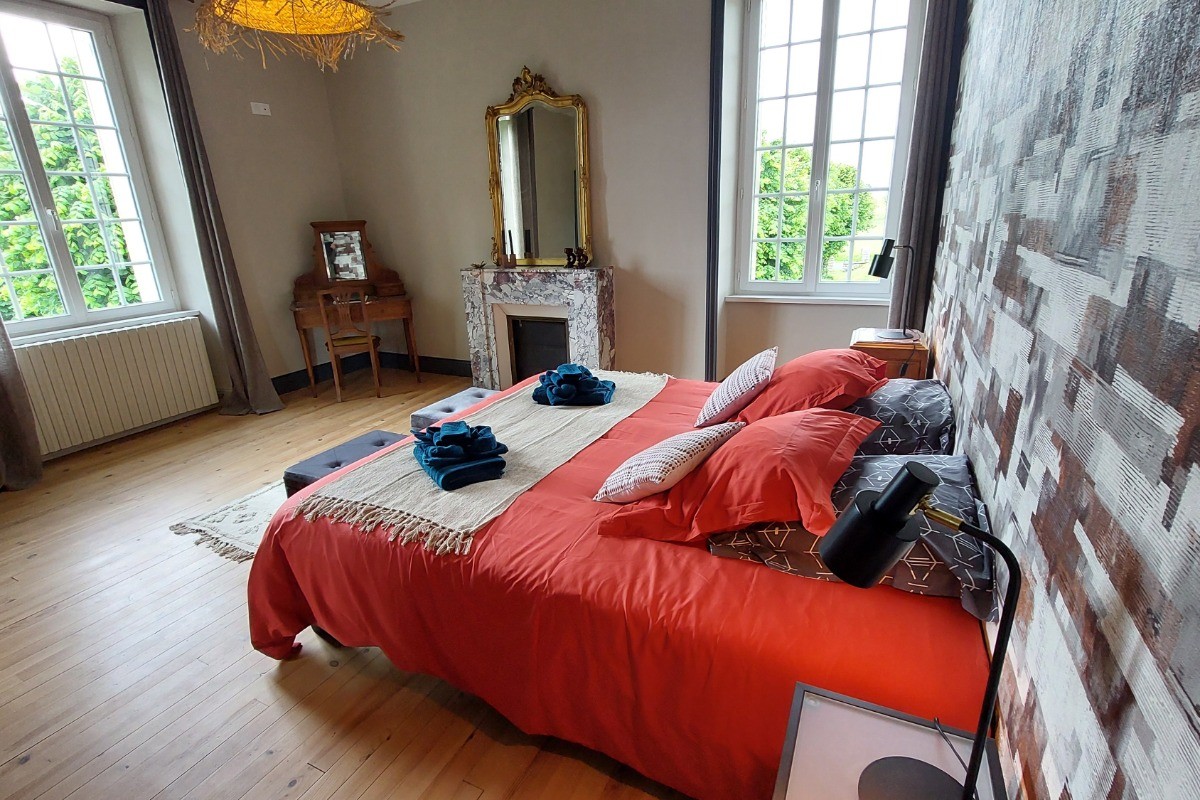 Chambre 2 double spacieuse avec lit king-size 180 cm - Vue sur le jardin