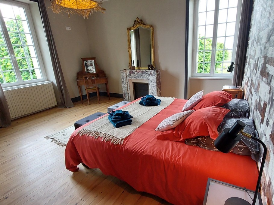 Chambre 2 double spacieuse avec lit king-size 180 cm - Vue sur le jardin