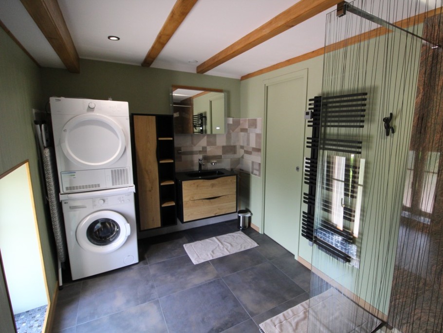 Salle d'eau spacieuse - Gite des Roches