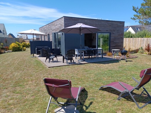 La maison, sa grande terrasse, le grand jardin