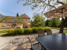 Entrée du gite par la grande terrasse