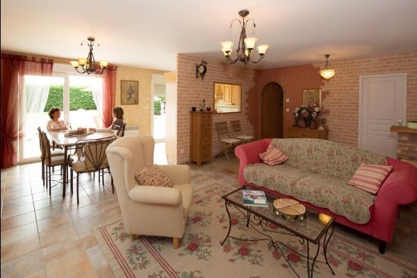 Gîte des Chaussades Villa avec piscine et tennis privés à Gouzon en Creuse