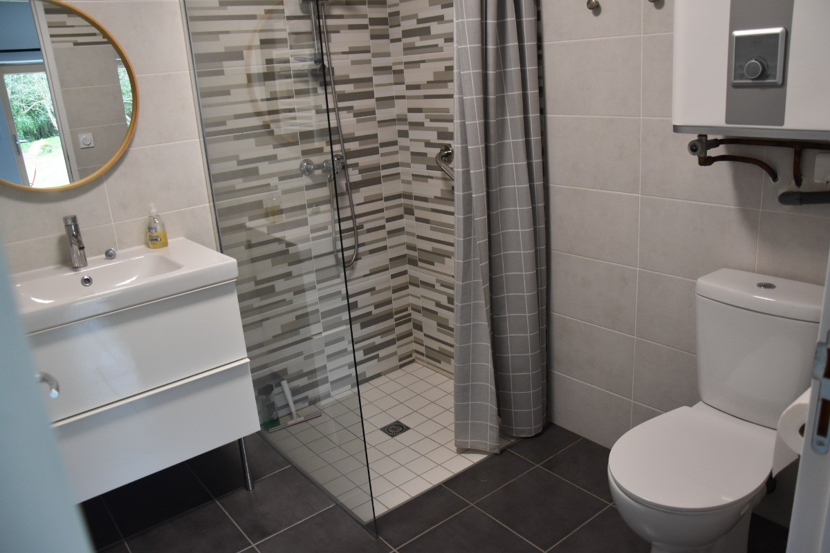 Clévacances, Location, 2 personnes, Mellionnec, salle de bain