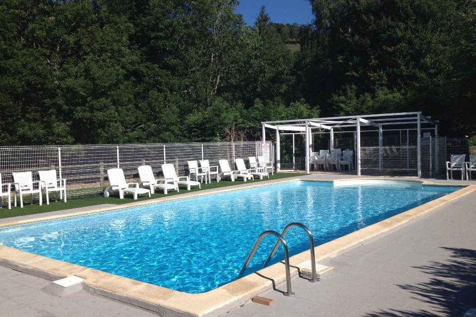 Location La Grange du Devezou avec piscine