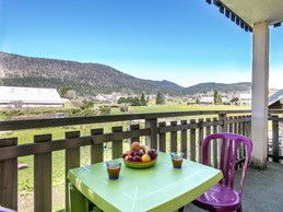 balcon côté jardin pour des petits déjeuners ensoleillés