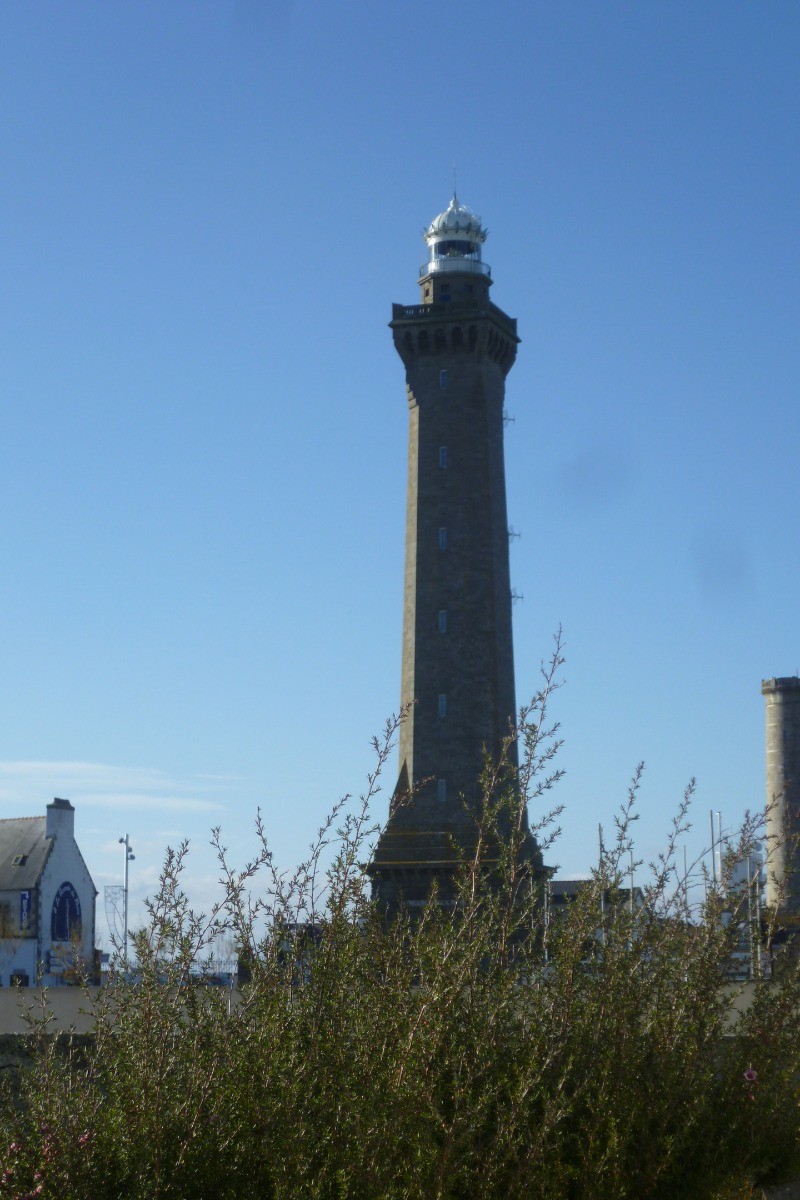 Phare d'eckmülhl à Penmarc'h vue du jardin