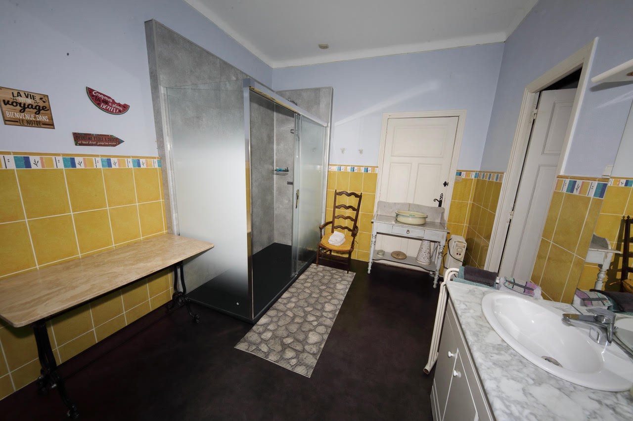 biros bedroom bathroom