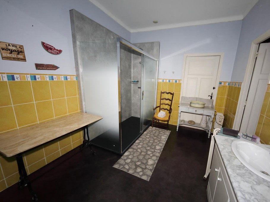 biros bedroom bathroom