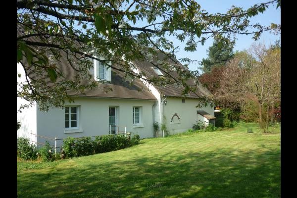 HEBERGEMENT VUE EXTERIEUR COTE VERGER
