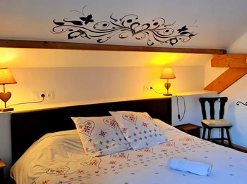 Coin parents lit double 180x200, porte fenêtre donnant sur balcon