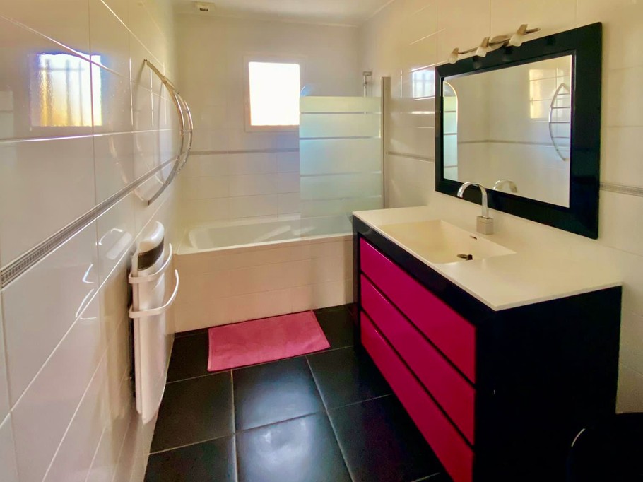 BAIGNOIRE ET DOUCHE