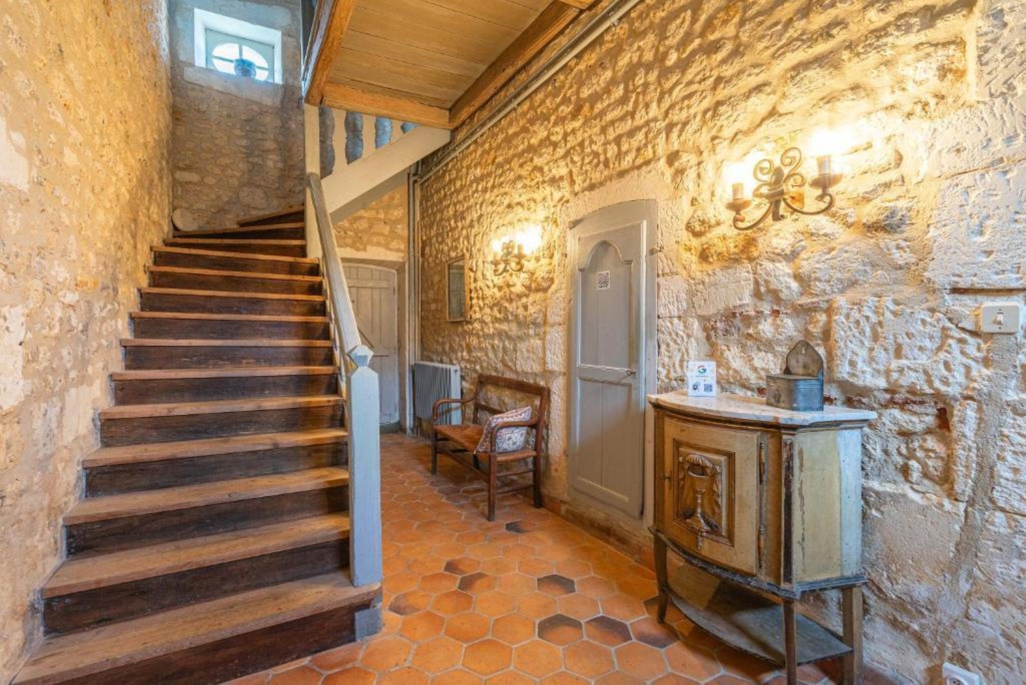 Entrée de la Maison Gareshé du 18e siècle, maison d'hôtes avec 3 chambres avec leur salle d'eau et toilettes privatives, en Charente maritime