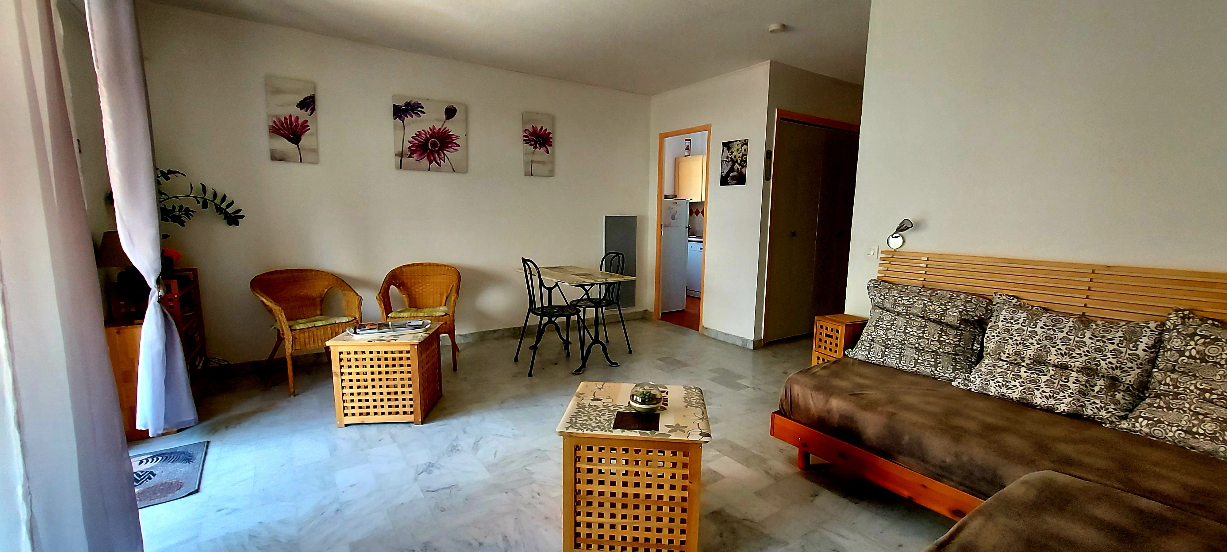 COIN DETENTE /NUIT 2 VRAIS LITS D UNE PLACE A DISPOSER A VOTRE GUISE: Séparés (2 lits de 90x200) ou rapprochés ( un couchage180x200)